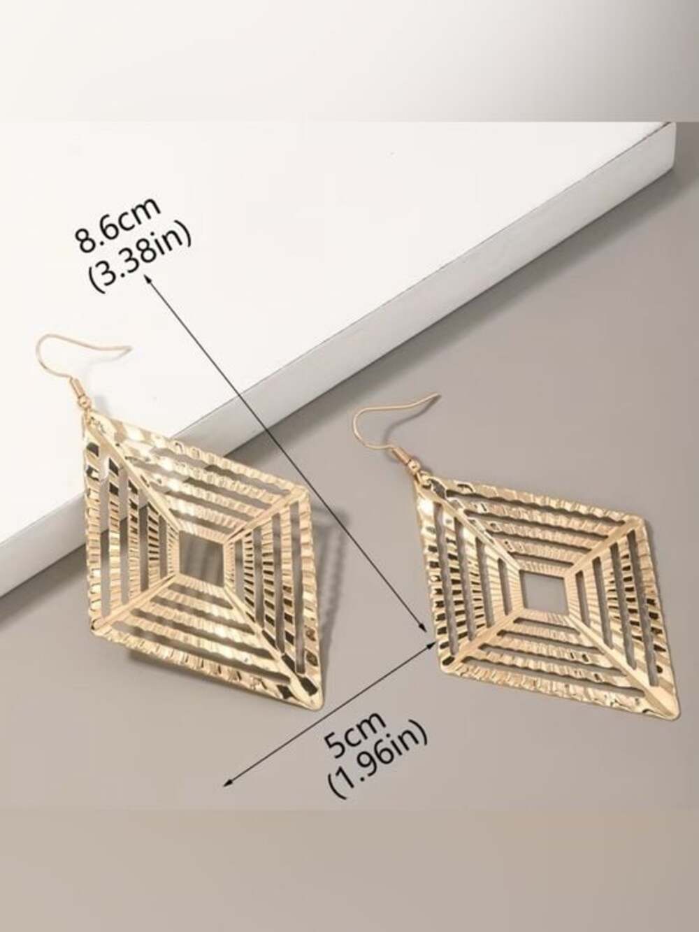 Elegant Tribal Gold Hollow Earrings - Picture 4 of 4